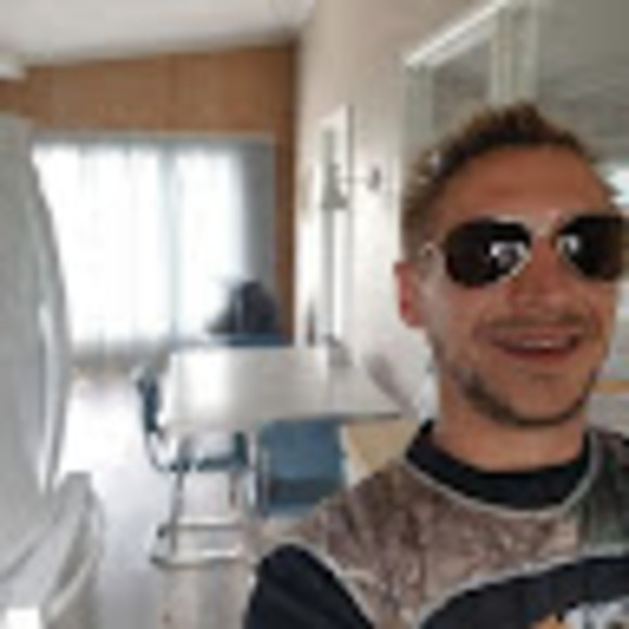 Meet your Posher, Andrew - Picture 1 of 1